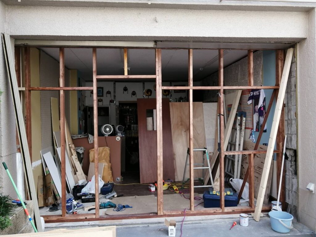 施工前の壁面